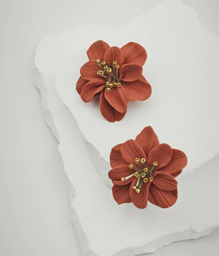 Mocha Mousse Flower Earring