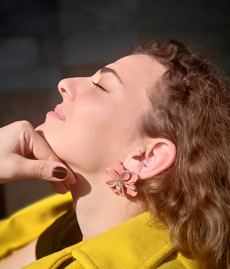 Mocha Mousse Flower Earring