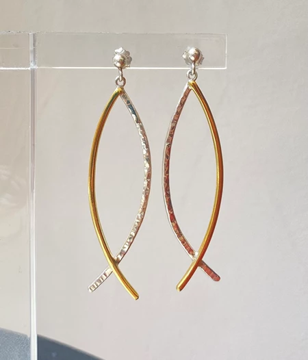 “Fishies“ earrings in silver and bronze